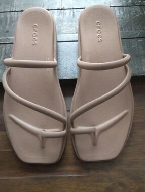 CROCS Miami Toe Loop Sandal